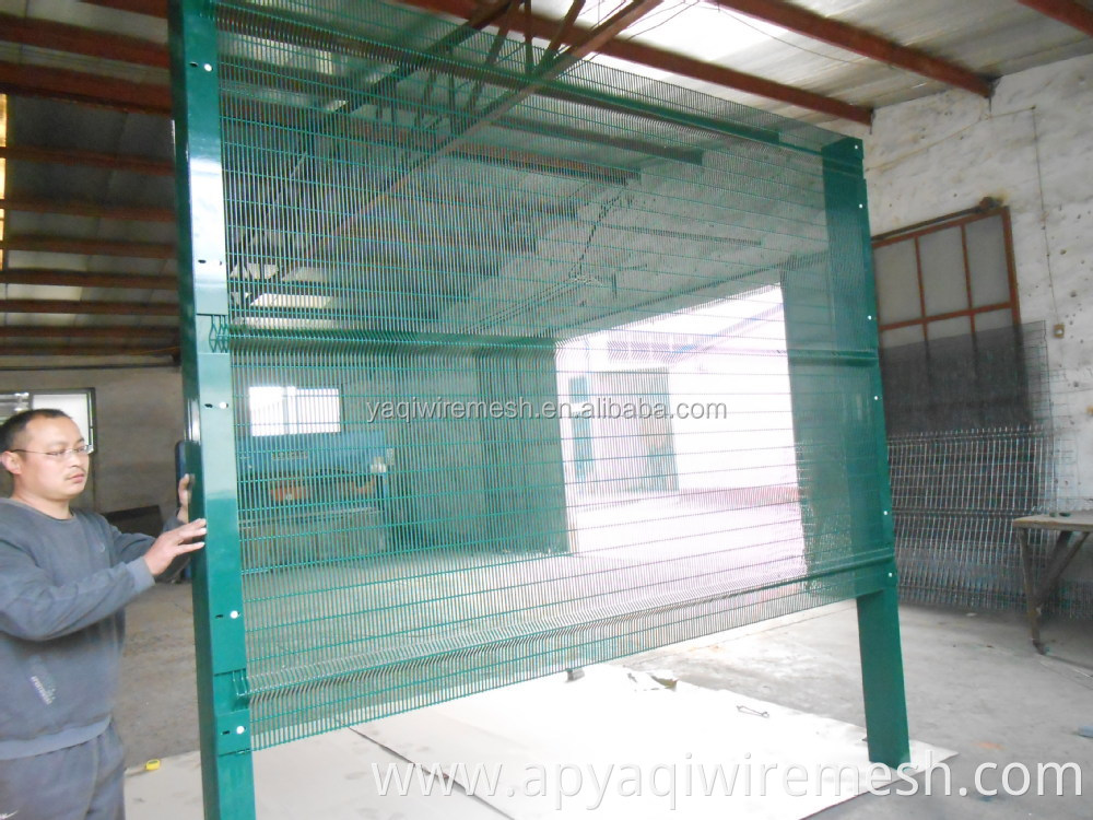 76.2mm*12.7mm anti-climb galvanized/pvc coated welded mesh fence used in army